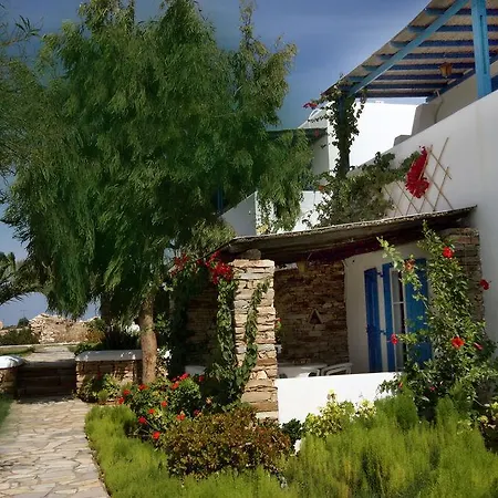 Skarmoutsos Pensión 3*